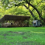 Yusalis Garden Chata Çıralı
