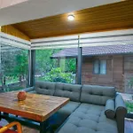Yusalis Garden Chata Çıralı