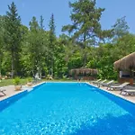 Yusalis Garden Chata