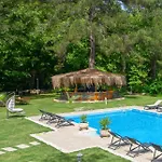 Yusalis Garden