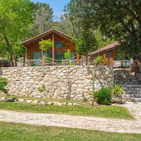 Yusalis Garden