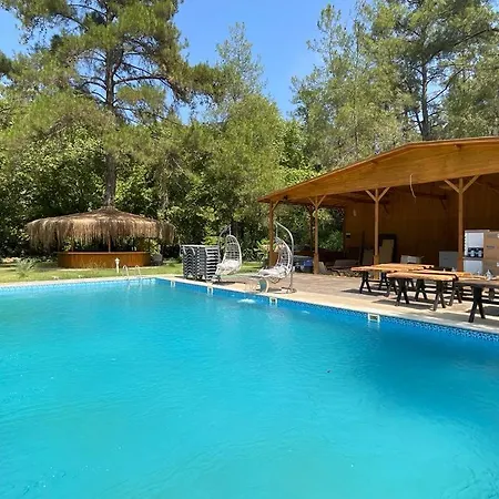 Lodge Yusalis Garden