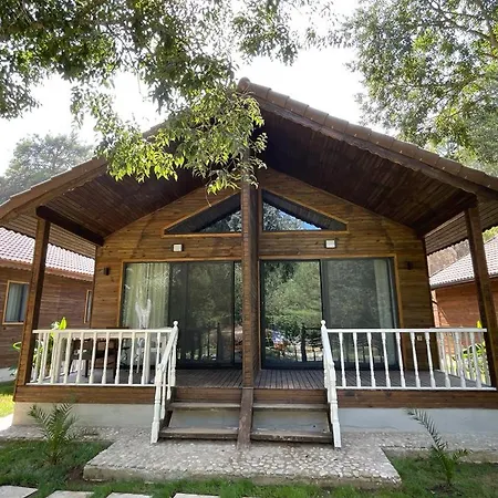 Yusalis Garden Lodge *
