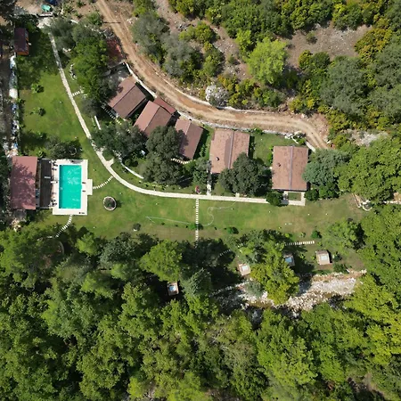 Yusalis Garden Lodge *