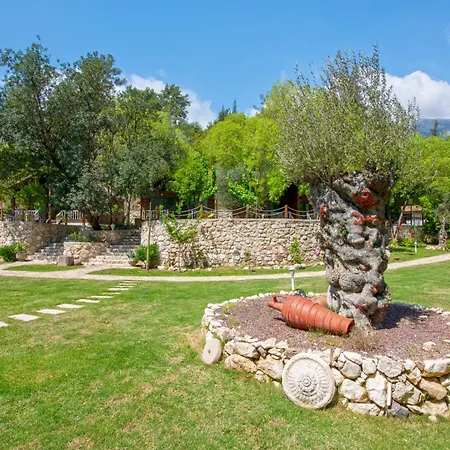 Lodge Yusalis Garden *