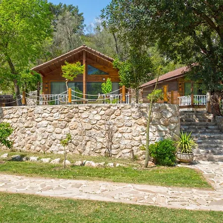 Yusalis Garden