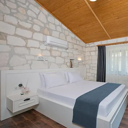 Yusalis Garden Lodge *