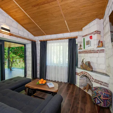 Yusalis Garden Lodge