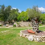 Lodge Yusalis Garden *