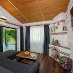 Yusalis Garden Lodge