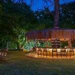 Lodge Yusalis Garden *