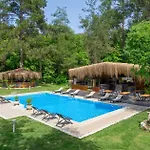 Lodge Yusalis Garden *